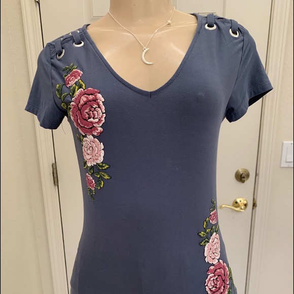 No Boundaries Tops - “NO BOUNDARIES” blue w/floral design T shirt